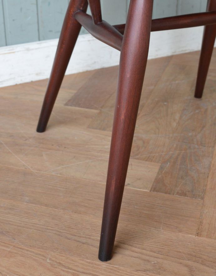 アーコールチェア　アンティーク チェア　肘掛付きのシンプルな椅子、アンティーク アーコール フープバックアームチェア(６本タイプ)。繊細な脚がアーコールの一番のポイント。(ear-6a-k)