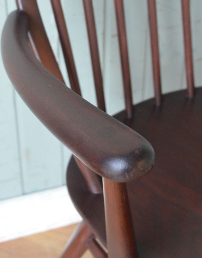 アーコールチェア　アンティーク チェア　肘掛付きのシンプルな椅子、アンティーク アーコール フープバックアームチェア(６本タイプ)。希少価値の高いアーム付きです。(ear-6a-k)
