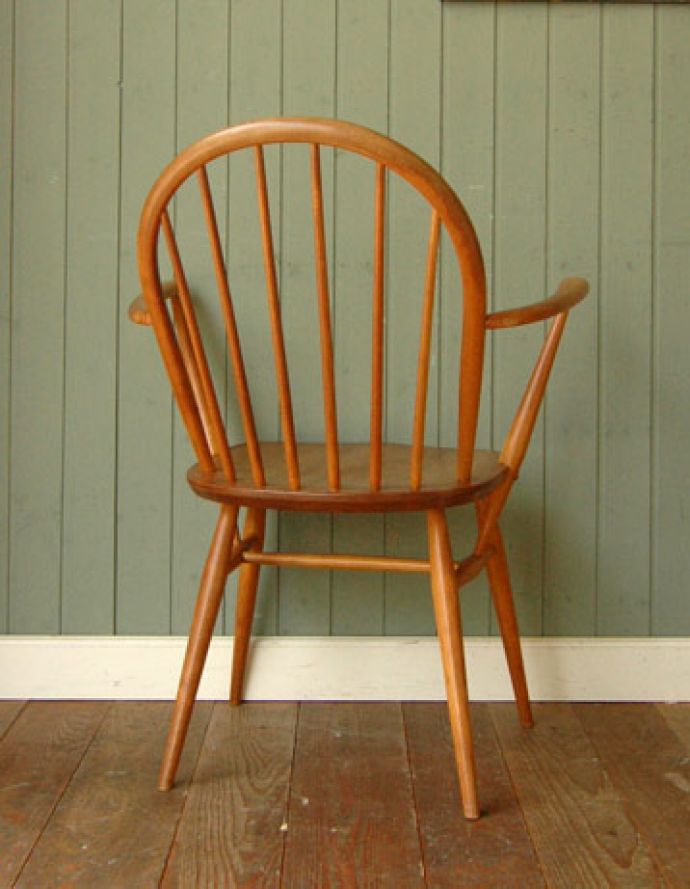 アーコールチェア　アンティーク チェア　肘掛付きのシンプルな椅子、アンティーク アーコール フープバックアームチェア （ワイド）。背もたれは６本ライン。(ear-6al-a)