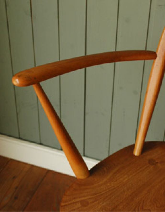 アーコールチェア　アンティーク チェア　肘掛付きのシンプルな椅子、アンティーク アーコール フープバックアームチェア （ワイド）。スッキリと美しいアームはアーコールの魅力の一つです！希少価値の高い、人気のアーム付きタイプ。(ear-6al-a)