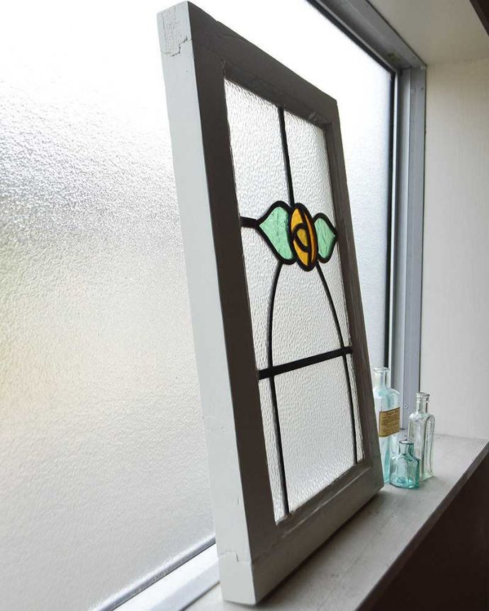 アンティーク ステンドグラス　アンティーク雑貨　オレンジローズが可愛いアンティークステンドグラス。窓辺に立て掛けるのもオススメです。(g-1022)