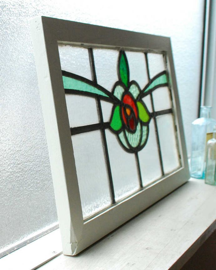 アンティーク ステンドグラス　アンティーク雑貨　赤いローズ×爽やかなグリーンのドットガラスのアンティークステンドグラス 。窓辺に立て掛けるのもいいですよ。(g-1035)