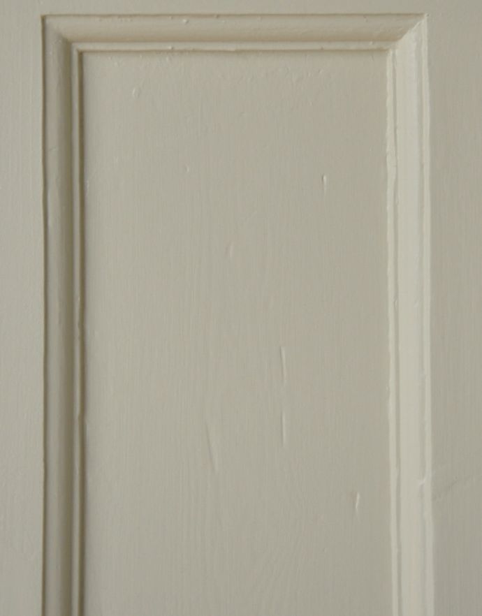 ドア・ゲート　アンティーク家具　赤い薔薇のステンドグラスが付いた、ペイント仕上げのアンティーク ステンドグラス ドア。扉には彫りが施され、高級感のある仕上がりです。(g-460-f-1)