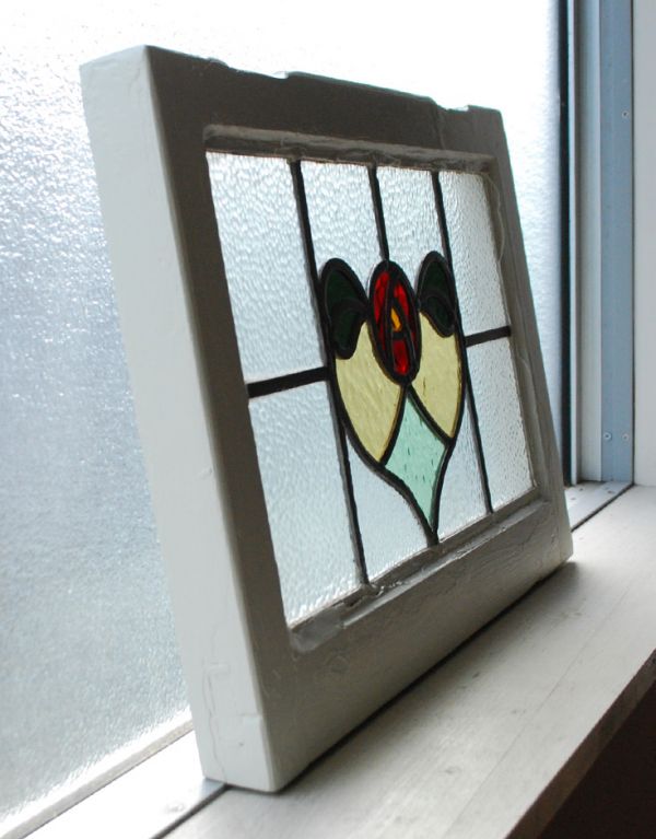 アンティーク ステンドグラス アンティーク雑貨 ハート×可愛いローズ、小さくて可愛いサイズのアンティーク ステンドグラス。窓辺や壁に立て掛けるのもオススメです。(g-923)