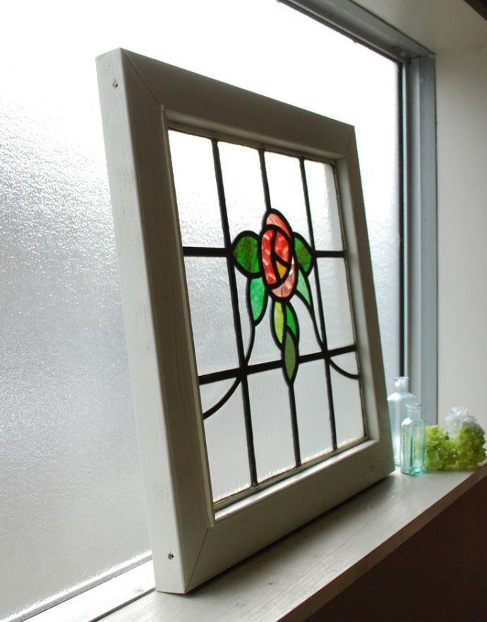 アンティーク雑貨　マーブル模様の可愛いローズ、アンティークステンドグラス。窓辺や壁に立て掛けるのもオススメです。(g-937)