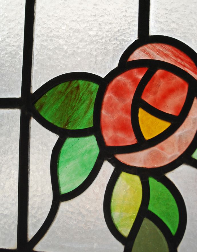 アンティーク雑貨　マーブル模様の可愛いローズ、アンティークステンドグラス。ぬくもりのあるアンティークのガラスから光が差仕込むと、お部屋がやさしい空気に包まれてとても素敵です。(g-937)