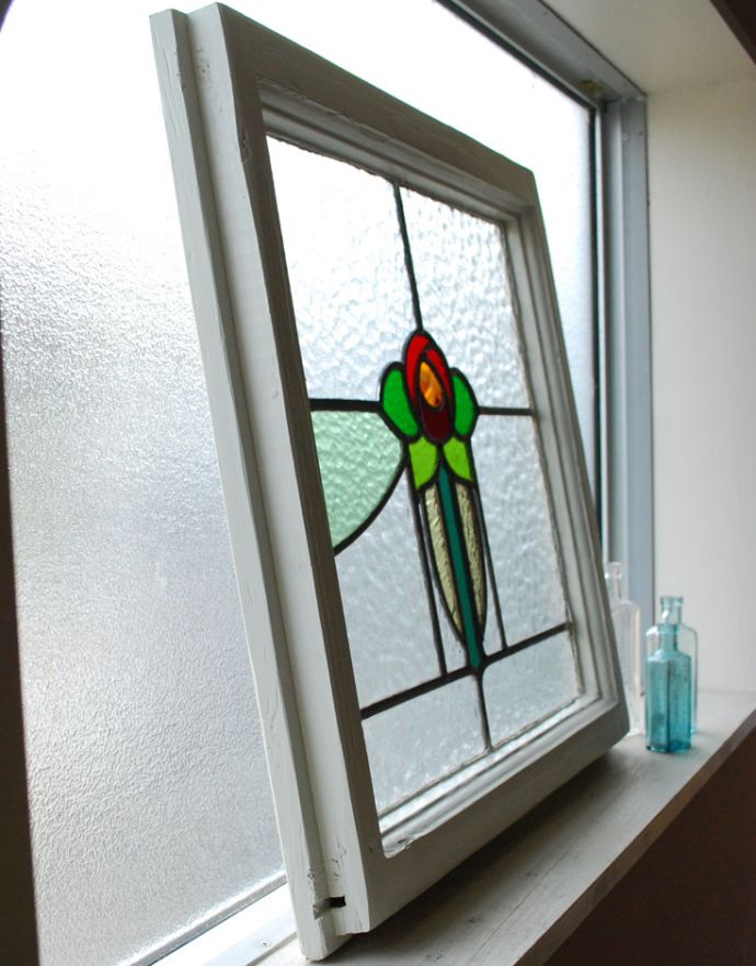 アンティーク ステンドグラス　アンティーク雑貨　気品溢れる１輪の薔薇が美しい、アンティークステンドグラス　。窓辺や壁に立て掛けるのもオススメです。(g-959)