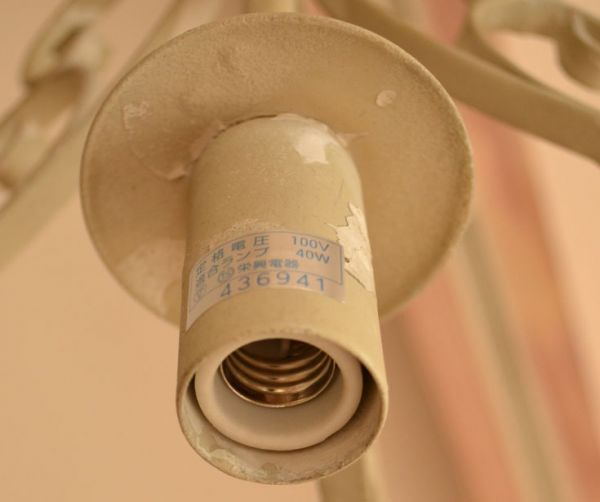 シャンデリア　照明・ライティング　アンティーク風フレンチシャンデリア1灯タイプ（WH）（Ｅ17シャンデリア球付）。ソケット口はこのような感じです。(gc-170)