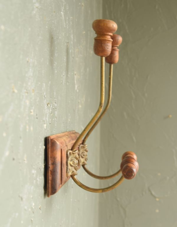 フック・フックボード　住宅用パーツ　アンティーク風コート＆ハットフック（ダブル）。横から見てもお洒落なデザインです。(gc-175)