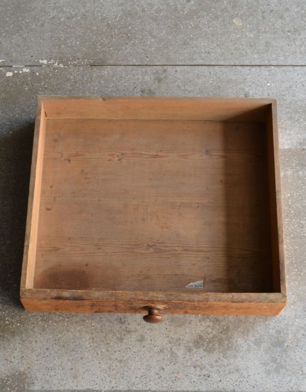 ロイドテーブル アンティーク家具 シンプルなアンティーク家具、6〜8人掛けのダイニングテーブル。便利な引き出しが付いています。(h-001-f)