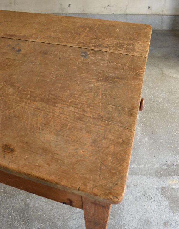 ロイドテーブル アンティーク家具 シンプルなアンティーク家具、6〜8人掛けのダイニングテーブル。専門の職人によってお直ししていますが、アンティークは新品ではありません。(h-001-f)