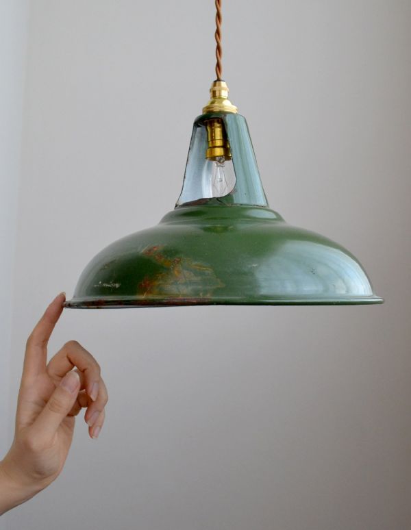 ペンダントライト　照明・ライティング　ビンテージのホウロウペンダント（コード・シャンデリア球・ギャラリーなし）。。(h-150-z)