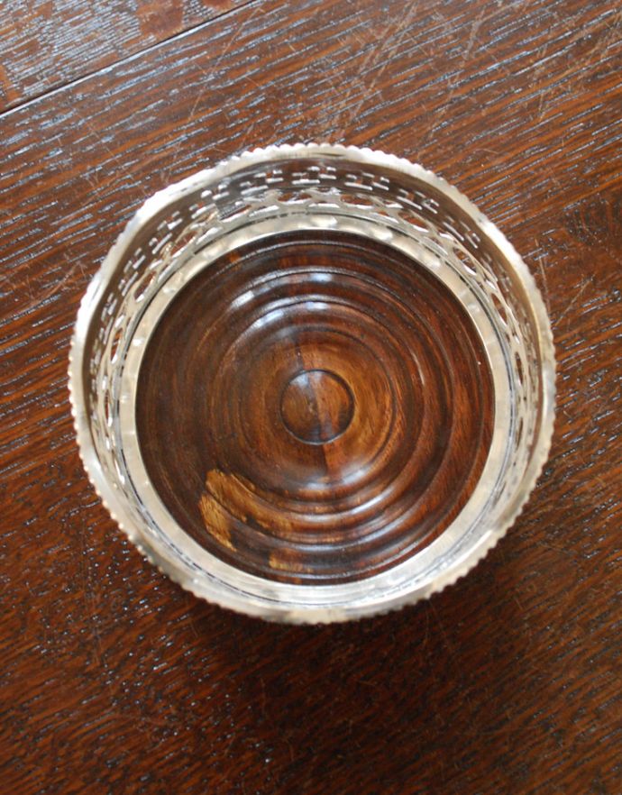 アンティーク シルバー製 アンティーク雑貨 英国で買い付けてきたシルバーアイテム、アンティークシルバーのワインボトルコースター。小物入れとしても使えます。(h-160-z)