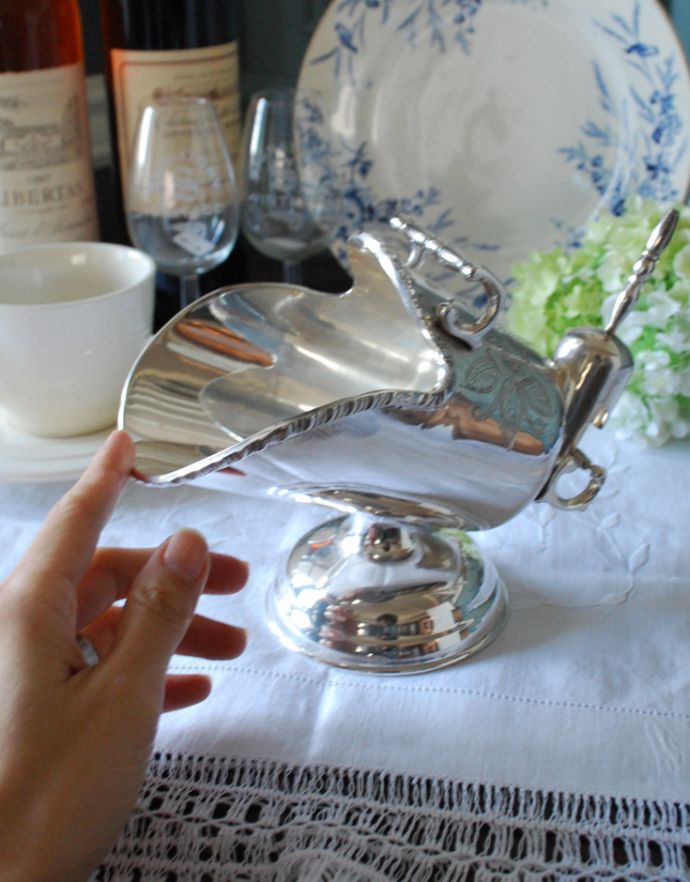 アンティーク シルバー製 アンティーク雑貨 シェフィールド製(sheffield)銀食器、アンティークシルバーのシュガースカットル&スクープ(シュガーポットセット)。お家で優雅なアフタヌーンティーを味わえるアイテムです。(h-175-z)