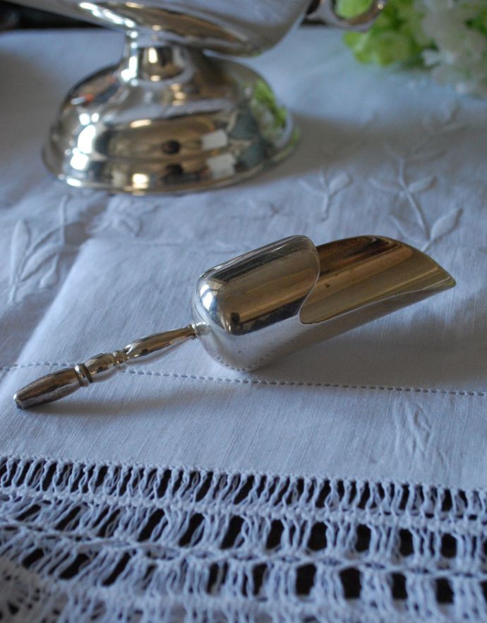 アンティーク シルバー製 アンティーク雑貨 シェフィールド製(sheffield)銀食器、アンティークシルバーのシュガースカットル&スクープ(シュガーポットセット)。スクープも一緒に見つかりました。(h-175-z)