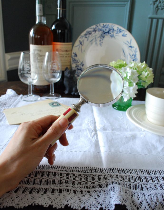 アンティーク シルバー製 アンティーク雑貨 イギリスで見つけた雑貨、アンティークシルバー×赤白がお洒落なルーペ。置いておくだけでお洒落なアイテムです。(h-180-z)