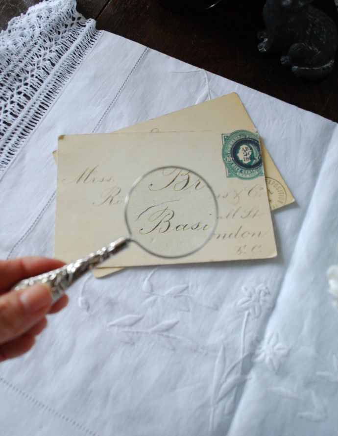 アンティーク シルバー製 アンティーク雑貨 英国のアンティーク雑貨、アンティークシルバーのルーペ。誰もがのぞきたくなる美しいデザインのルーペです。(h-183-z)