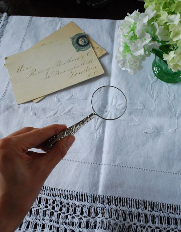 アンティーク シルバー製 アンティーク雑貨 英国のアンティーク雑貨、アンティークシルバーのルーペ。アンティークのため、多少の汚れ・傷がある場合がありますが、使用上問題はありませんので、ご了承下さい。(h-183-z)