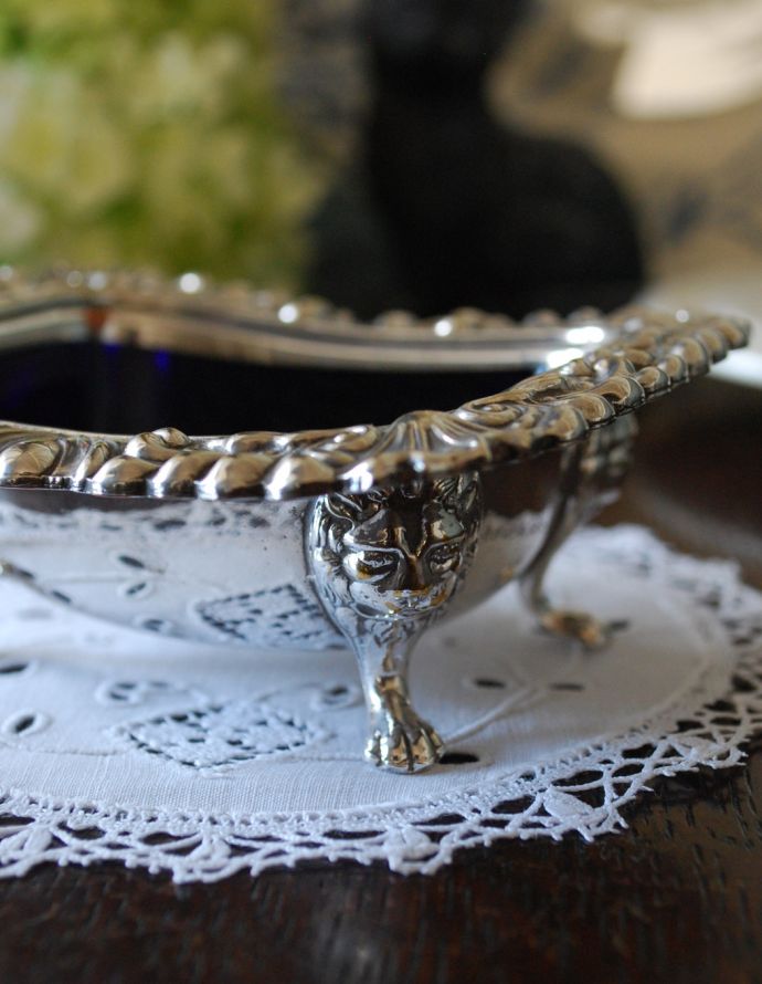 アンティーク シルバー製 アンティーク雑貨 英国の銀雑貨、Sheffield(シェフィールド)のアンティークシルバートレー。アンティークなので多少のキズ・汚れがある場合があります。(h-184-z)