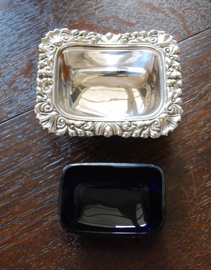 アンティーク シルバー製 アンティーク雑貨 英国の銀雑貨、Sheffield(シェフィールド)のアンティークシルバートレー。トレーは外す事ができます。(h-184-z)