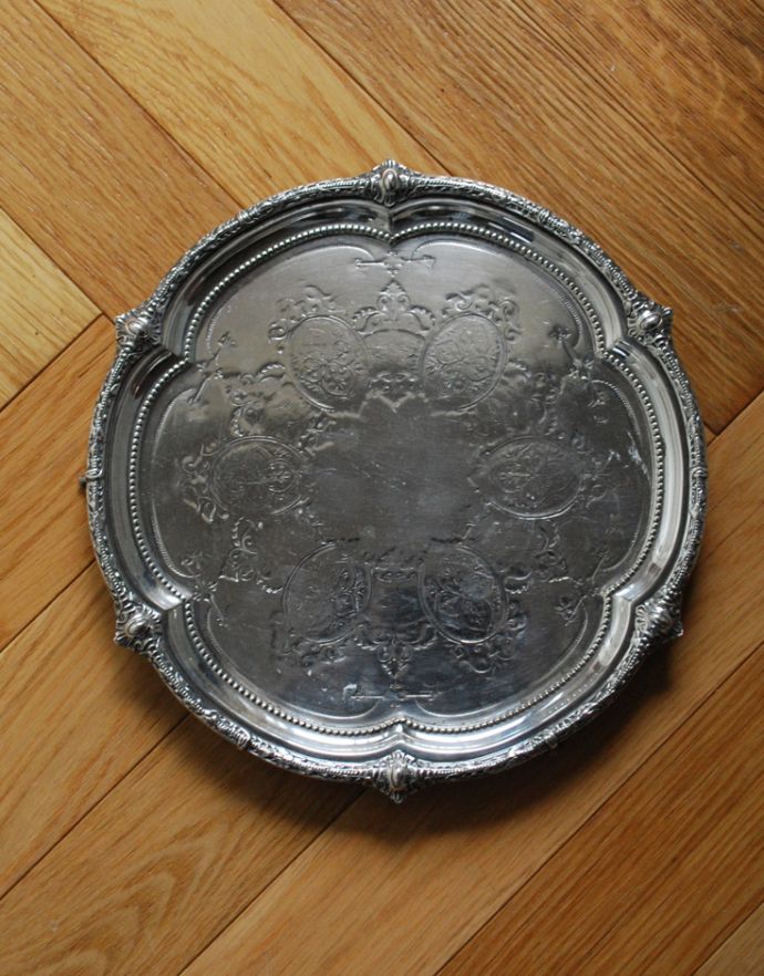 英国の銀雑貨、アフタヌーンティーアイテムのサルヴァ（銀盆