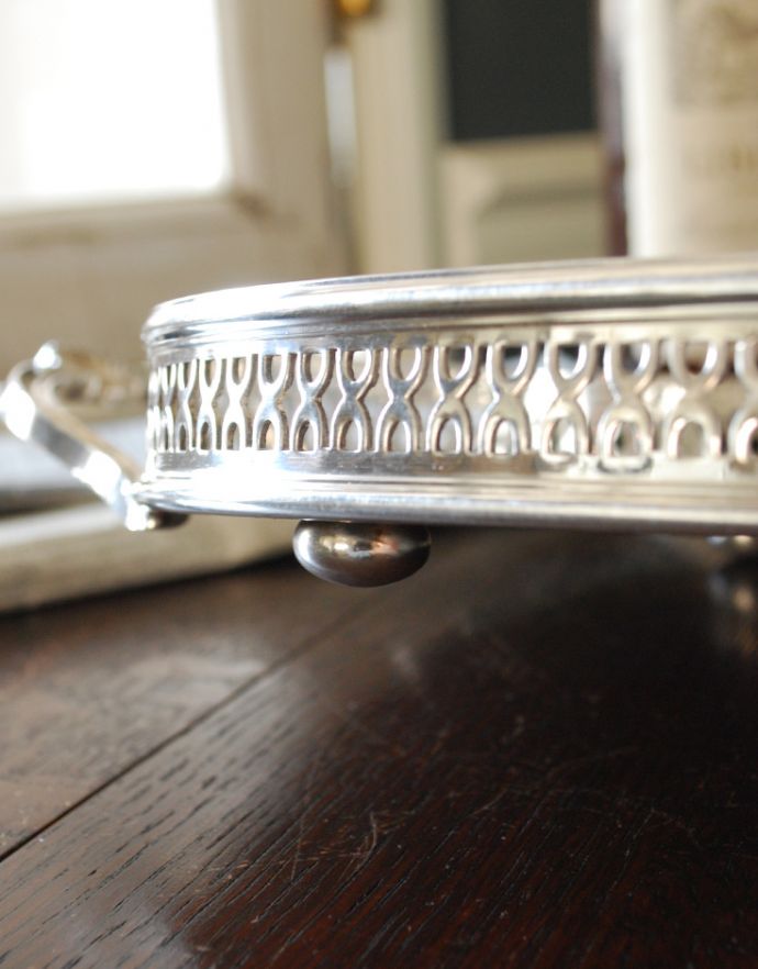 英国の銀雑貨、持ち手付きのギャラリートレー（アンティークシルバー