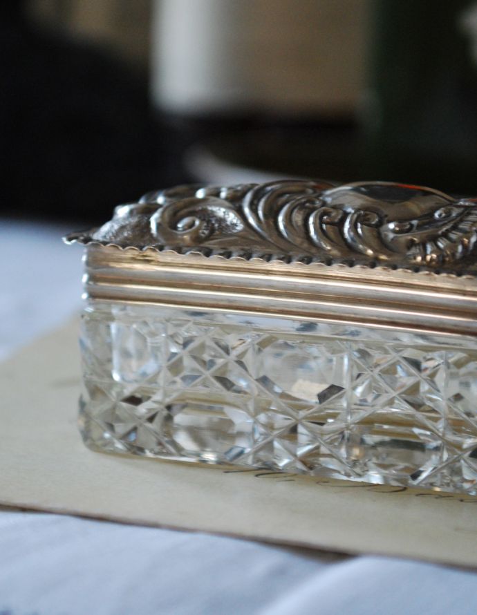 英国の銀雑貨、高級感たっぷり！シルバー×ガラスのアンティーク小物