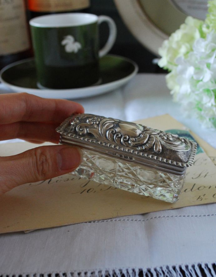 英国の銀雑貨、高級感たっぷり！シルバー×ガラスのアンティーク小物