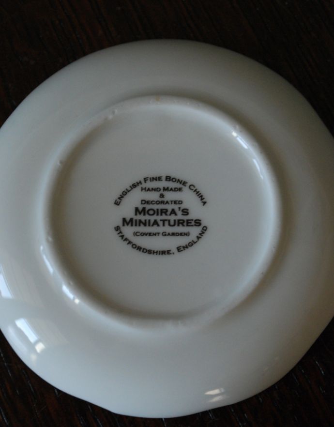 アンティーク雑貨 イギリスで買い付けてきた雑貨、ボーンチャイナ フローラルプレート(すずらん)。バックスタンプです。(h-207-z)
