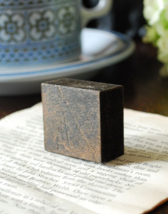 木の雑貨 アンティーク雑貨 イギリスで買い付けてきたアンティークの花文字スタンプ、アルファベットスタンプ(S)。集めてディスプレイを楽しんでもお洒落ですね。(h-264-z)