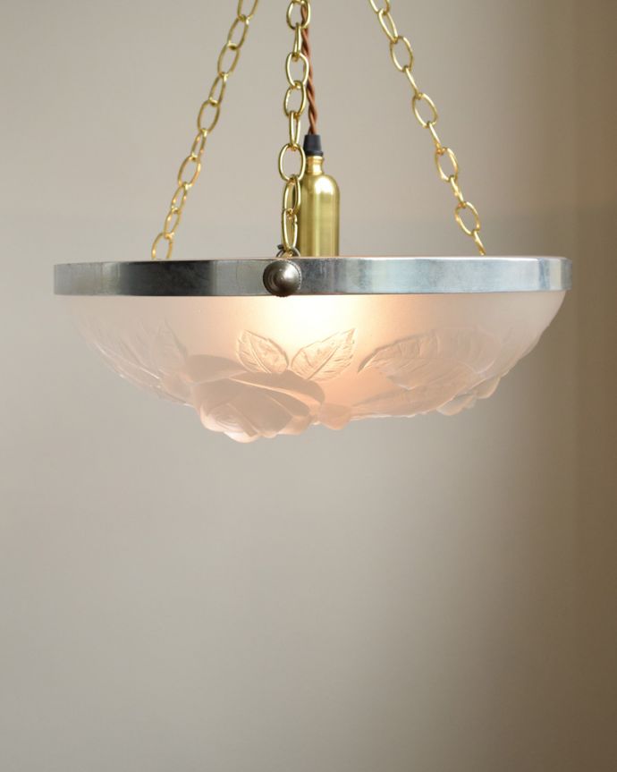 シャンデリア 照明・ライティング 薔薇の装飾がエレガント・・・イギリスで見つけたアンティークハンギングボウルランプ(E26球付)。とっても美しい照明の明かりでお部屋に安らぎをプラス。(h-304-z)