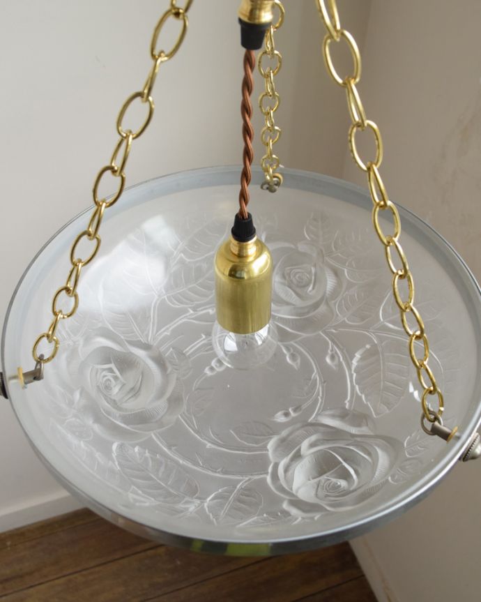シャンデリア 照明・ライティング 薔薇の装飾がエレガント・・・イギリスで見つけたアンティークハンギングボウルランプ(E26球付)。しっかりオーバーホウルをしていますので、ご安心くださいね。(h-304-z)