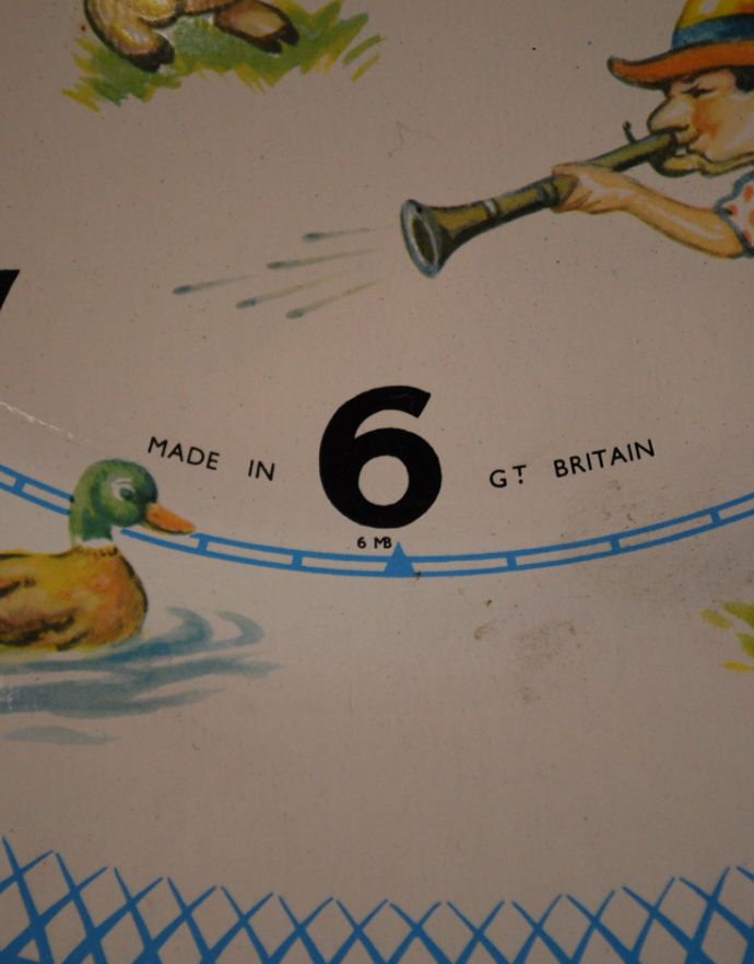 時計・スケール・カレンダー　アンティーク雑貨　子供部屋にもピッタリの可愛さ、スミス社のアンティークウォールクロック（ゼンマイ式掛け時計）。きちんとお直ししてあるので、ちゃんと動きます。(h-309-z)