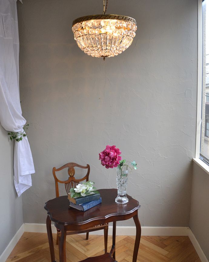 シャンデリア　照明・ライティング　フランス輸入のアンティークシャンデリア（3灯）（Ｅ17シャンデリア球付）。お部屋の主役になるほどの存在感です。(h-322-z)