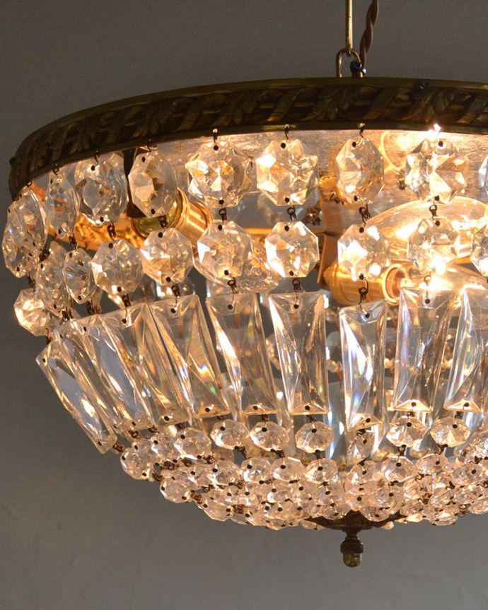 シャンデリア　照明・ライティング　フランス輸入のアンティークシャンデリア（3灯）（Ｅ17シャンデリア球付）。オーバーホール済みなので安心してお使い頂けます。(h-322-z)