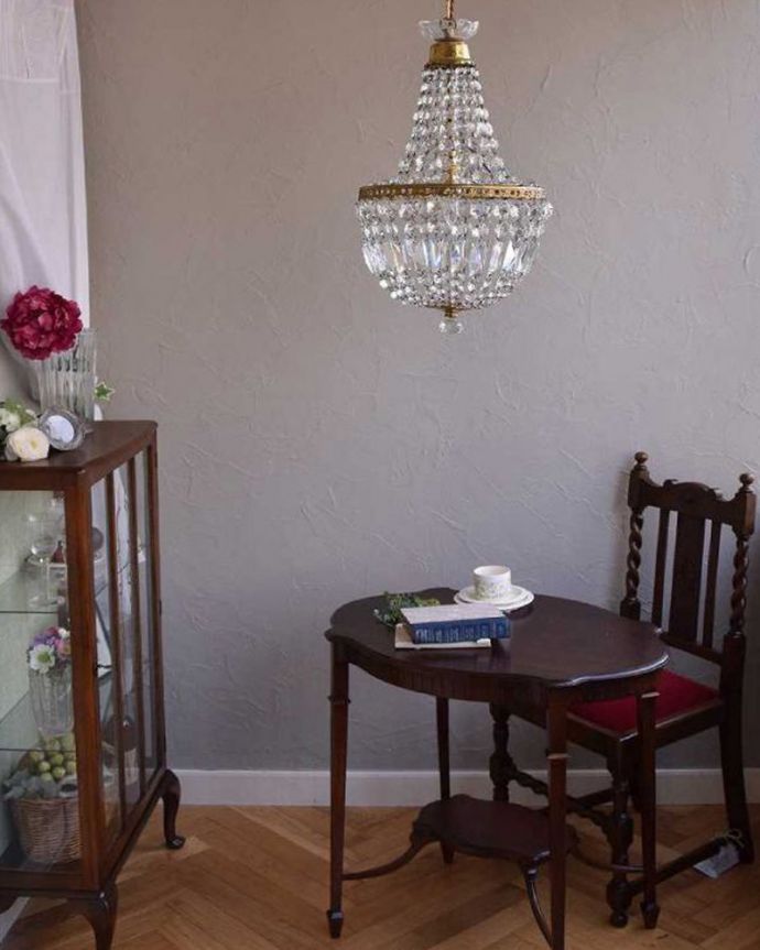 シャンデリア 照明・ライティング エッフェル型のアンティークシャンデリア(1灯)(E17シャンデリア球付)。お部屋の主役になるほどの存在感です。(h-323-z)