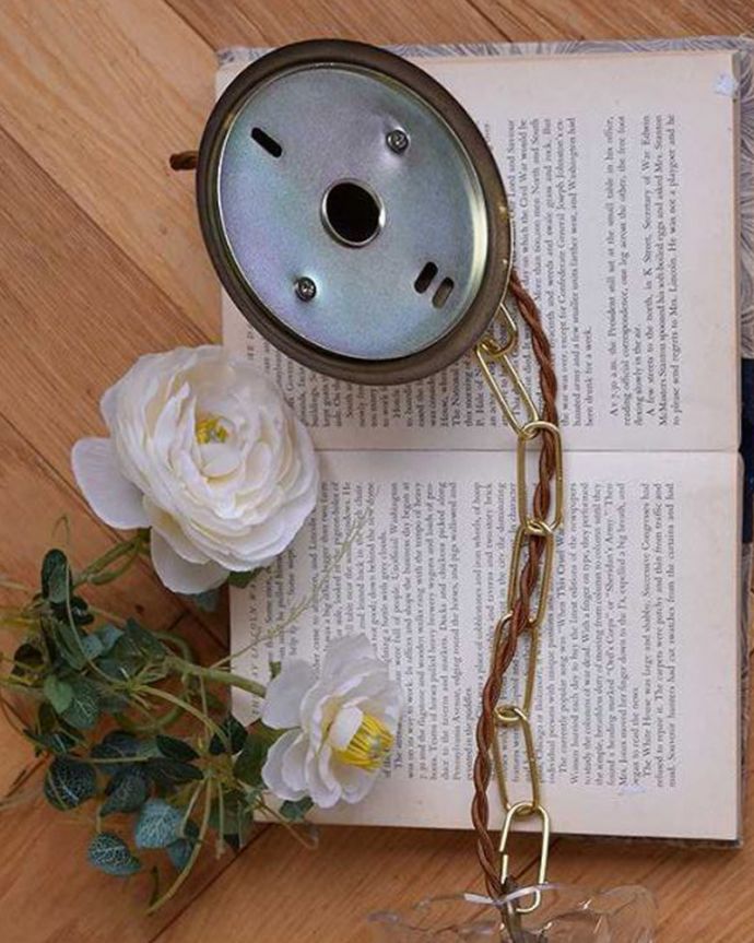 シャンデリア 照明・ライティング エッフェル型のアンティークシャンデリア(1灯)(E17シャンデリア球付)。真鍮のカバー付きです。(h-323-z)