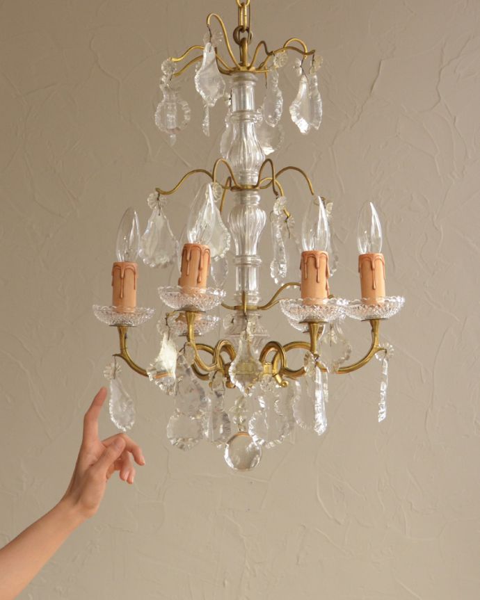 シャンデリア　照明・ライティング　ガラスコラムの美しいアンティークシャンデリア(6灯)（Ｅ17シャンデリア球付）。引っ掛けシーリングのタイプに加工してお届けしますので、リビングやダイニングテーブルの上などお好きな場所に簡単に取り付けてみてください。(h-325-z)