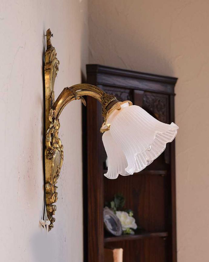 壁付けブラケット 照明・ライティング 美しいフランスのアンティークウォールブラケット(2灯)(E17シャンデリア球付)。横から見ても絵になるデザインです。(h-337-z)