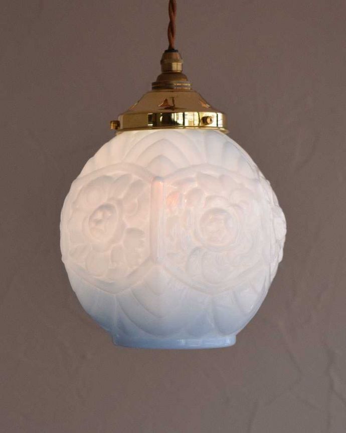 ペンダントライト 照明・ライティング ブルーがキレイなアンティークペンダントライト(コード・シャンデリア電球・ギャラリーD付き)。1つでも存在感たっぷり。(h-338-z)