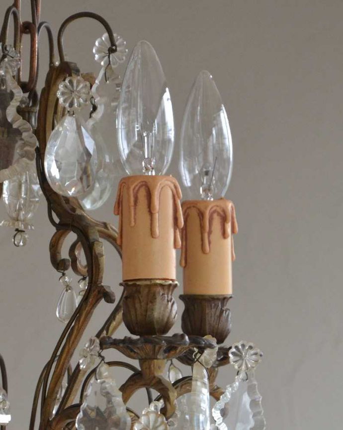 シャンデリア　照明・ライティング　アンティーク　シャンデリア(4灯)。オーバーホール済みなので安心してお使い頂けます。(h-345-z)