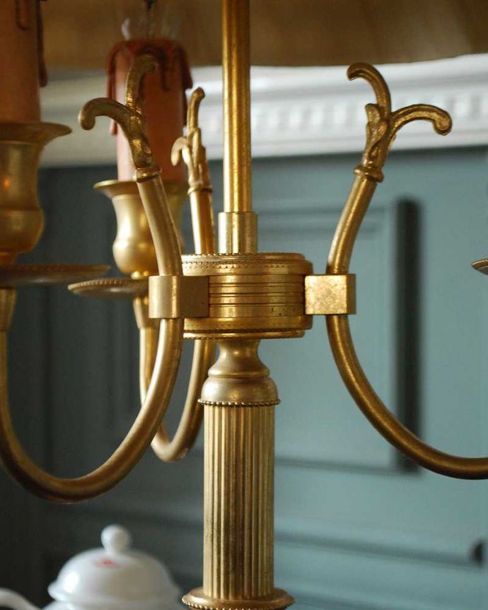 テーブルランプ（低い）　照明・ライティング　フランス輸入の大理石×真鍮スタンドのアンティーク　テーブルランプ(3灯)（Ｅ17シャンデリア球付）。真鍮製の美しいスタンドです。(h-350-z)