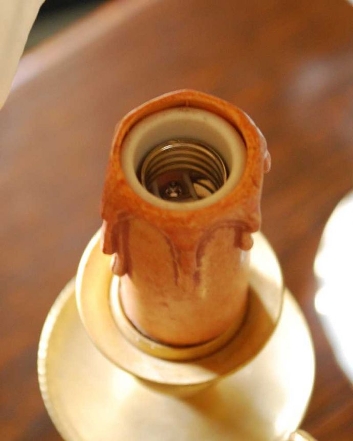 テーブルランプ（低い）　照明・ライティング　フランス輸入の大理石×真鍮スタンドのアンティーク　テーブルランプ(3灯)（Ｅ17シャンデリア球付）。しっかりオーバーホウルをしたので、ご安心下さい。(h-350-z)