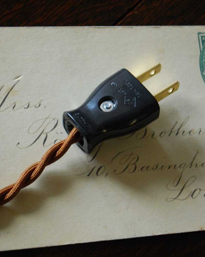 テーブルランプ（低い）　照明・ライティング　フランス輸入の大理石×真鍮スタンドのアンティーク　テーブルランプ(3灯)（Ｅ17シャンデリア球付）。コンセントで簡単につなぐだけです。(h-350-z)