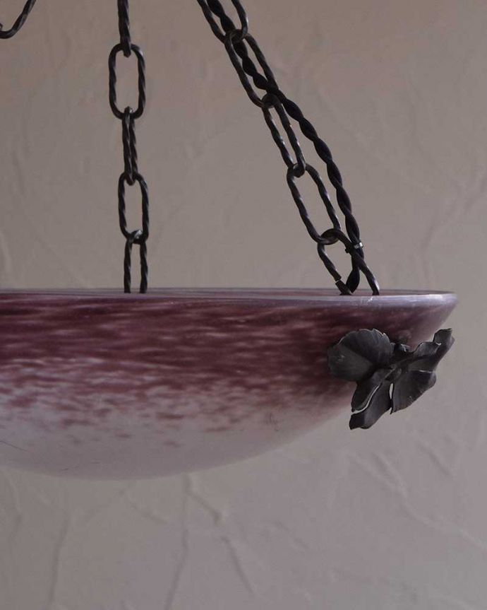 木製のシャンデリア　照明・ライティング　大人っぽいパープルのアンティークハンギングボウル（Ｅ17球付）(1灯)。雰囲気のあるパープルのグラデーションがお部屋の雰囲気を優しい空気で包みます。(h-354-z)