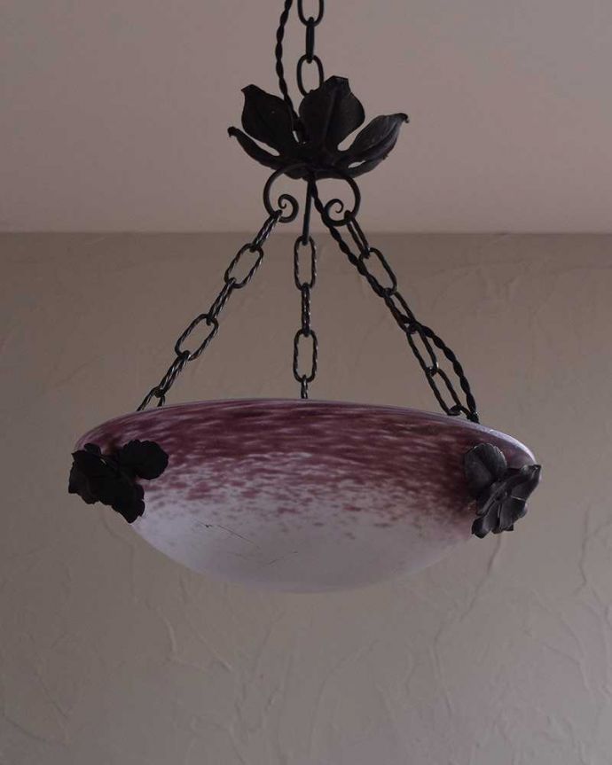 木製のシャンデリア　照明・ライティング　大人っぽいパープルのアンティークハンギングボウル（Ｅ17球付）(1灯)。下から見ていてもウットリします。(h-354-z)