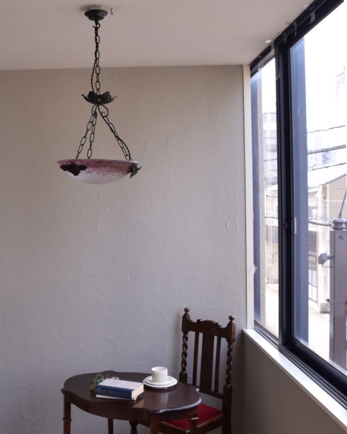 木製のシャンデリア　照明・ライティング　大人っぽいパープルのアンティークハンギングボウル（Ｅ17球付）(1灯)。お部屋の主役になるほどの存在感です。(h-354-z)