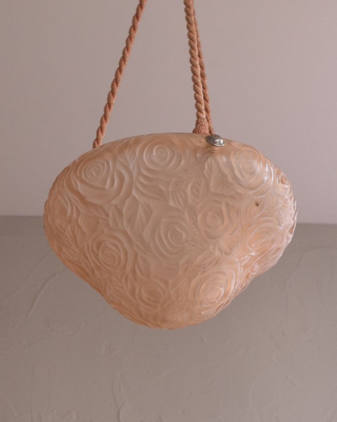 シャンデリア 照明・ライティング バラがたくさん!アンティークのハンギングボウル(E26球付)。ふんわりとした優しいシルエット。(h-357-z)