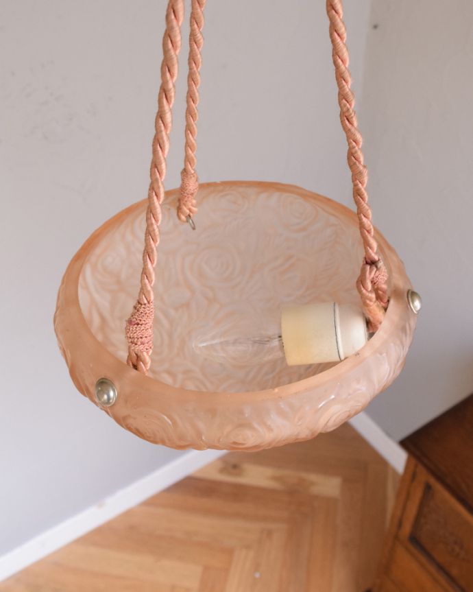 シャンデリア 照明・ライティング バラがたくさん!アンティークのハンギングボウル(E26球付)。しっかりオーバーホウルをしていますので、ご安心くださいね。(h-357-z)