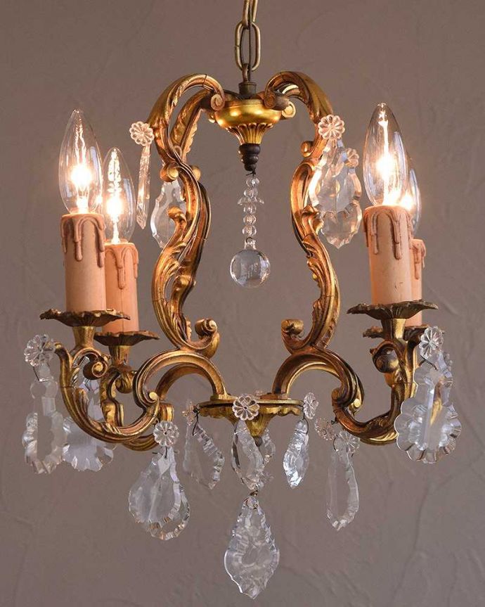 シャンデリア 照明・ライティング フランスで買い付けてきたアンティーク シャンデリア(4灯)(E17シャンデリア球付)。灯りが灯るとさらにゴージャスな雰囲気になります。(h-359-z)